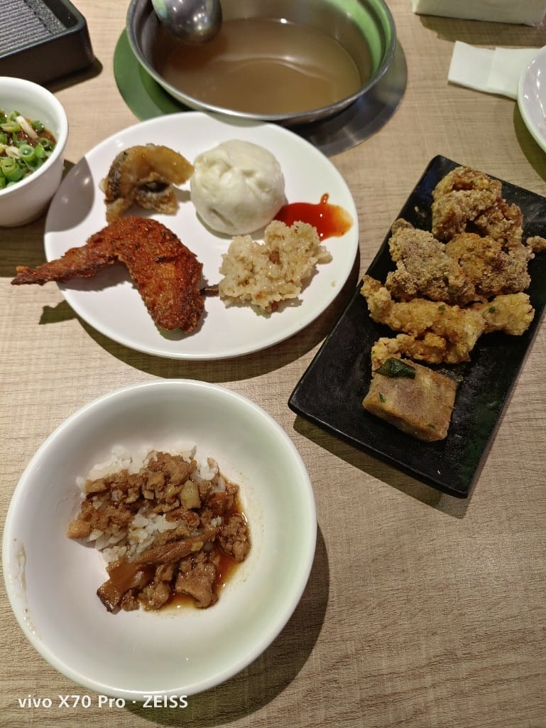 【板橋吃到飽】吉哆火鍋百匯，師園鹹酥雞&台灣小吃吃起來❤️