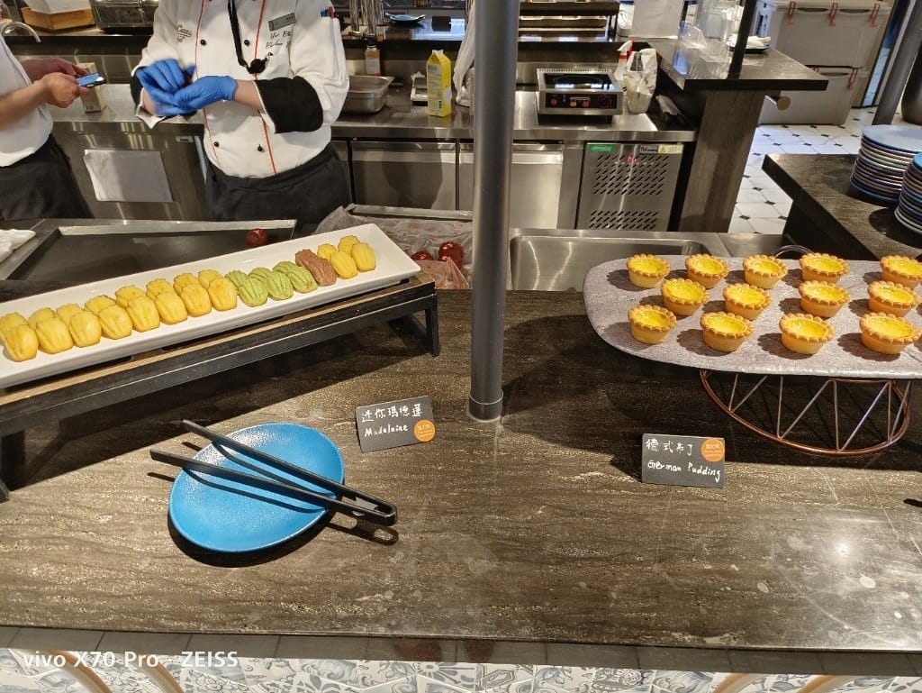 【桃園吃到飽】和逸飯店逸市集午餐，每週二午晚餐買一送一只要$588哦！