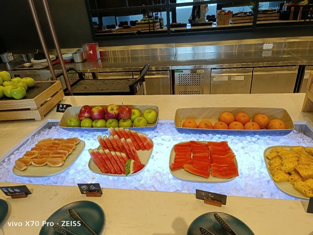 【桃園吃到飽】和逸飯店逸市集午餐，每週二午晚餐買一送一只要$588哦！
