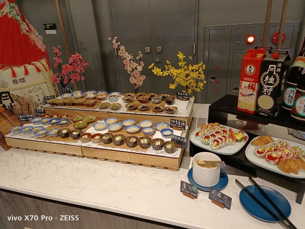 【桃園吃到飽】和逸飯店逸市集午餐，每週二午晚餐買一送一只要$588哦！