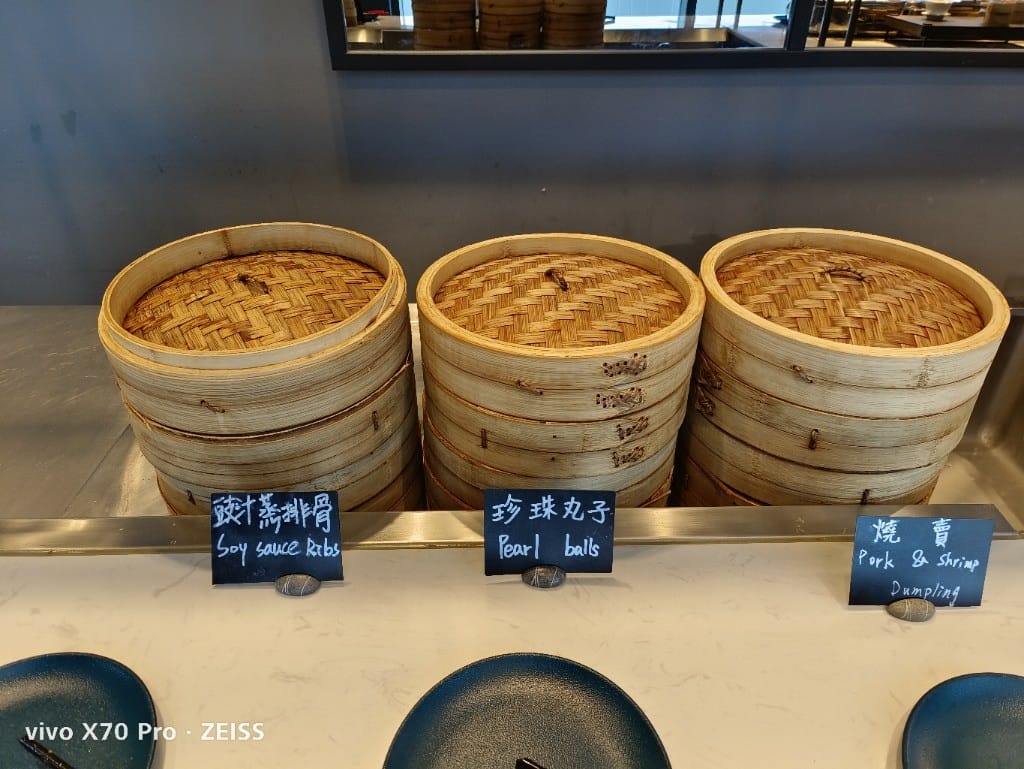 【桃園吃到飽】和逸飯店逸市集午餐，每週二午晚餐買一送一只要$588哦！
