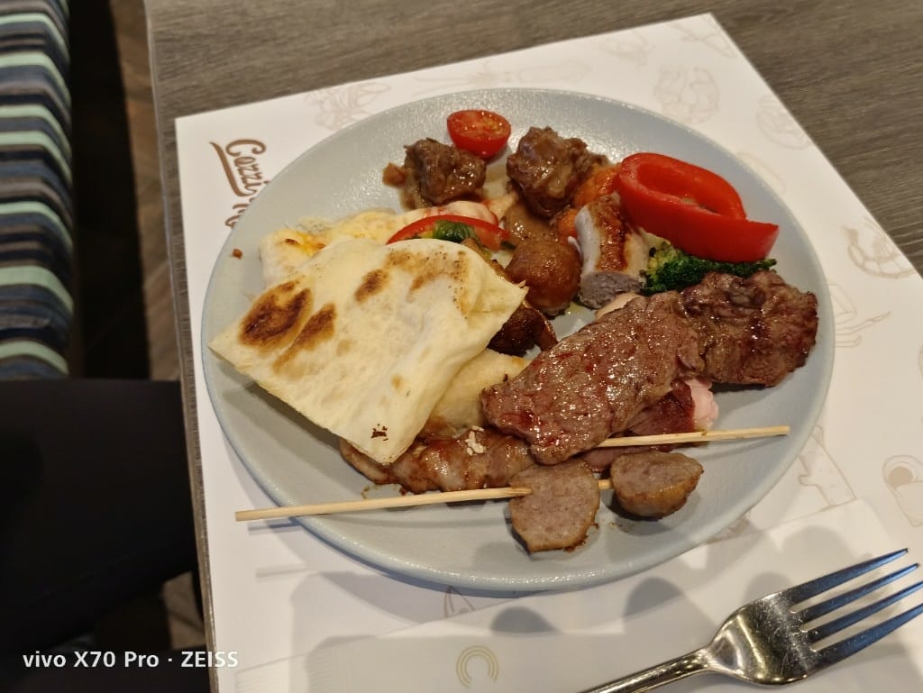 【桃園吃到飽】和逸飯店逸市集午餐，每週二午晚餐買一送一只要$588哦！