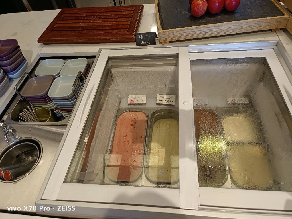 【桃園吃到飽】和逸飯店逸市集午餐，每週二午晚餐買一送一只要$588哦！