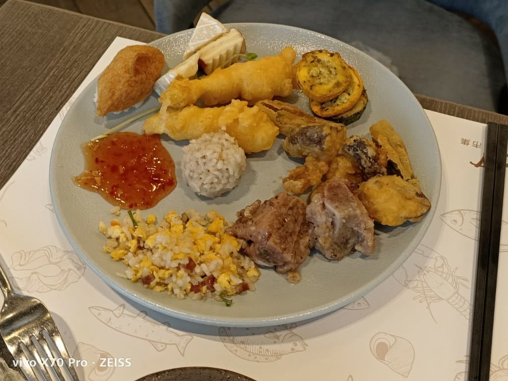 【桃園吃到飽】和逸飯店逸市集午餐，每週二午晚餐買一送一只要$588哦！