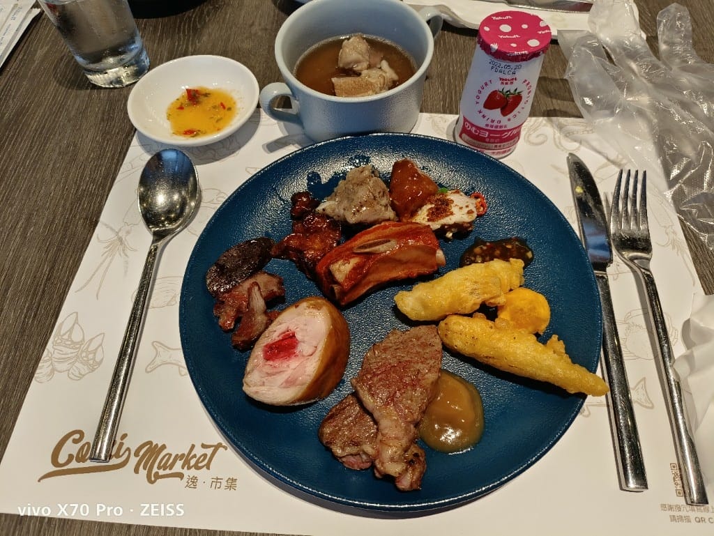 【桃園吃到飽】和逸飯店逸市集午餐，每週二午晚餐買一送一只要$588哦！