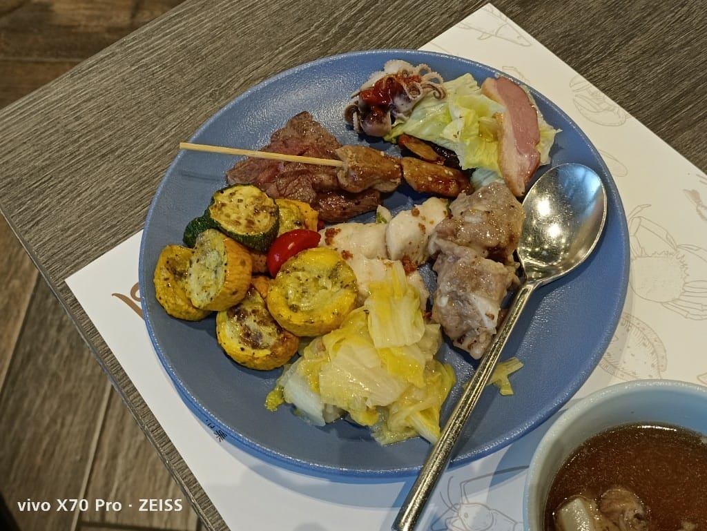 【桃園吃到飽】和逸飯店逸市集午餐，每週二午晚餐買一送一只要$588哦！