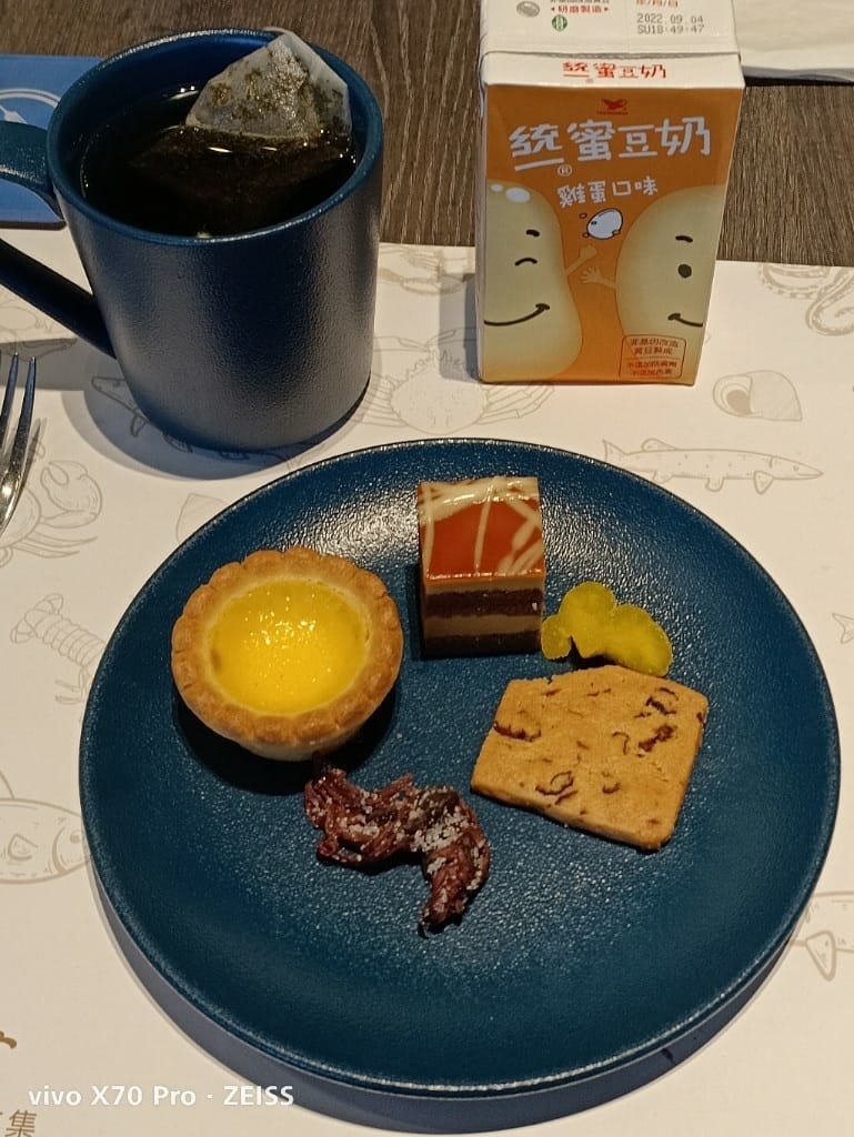 【桃園吃到飽】和逸飯店逸市集午餐，每週二午晚餐買一送一只要$588哦！