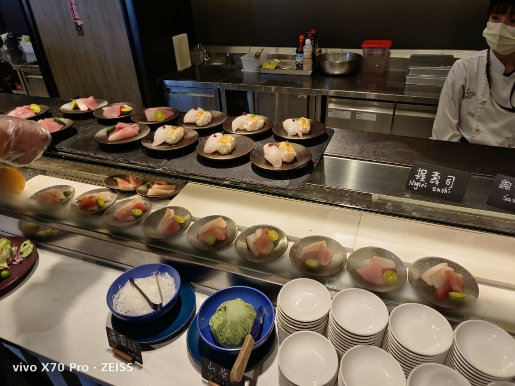 【桃園吃到飽】和逸飯店逸市集午餐，每週二午晚餐買一送一只要$588哦！
