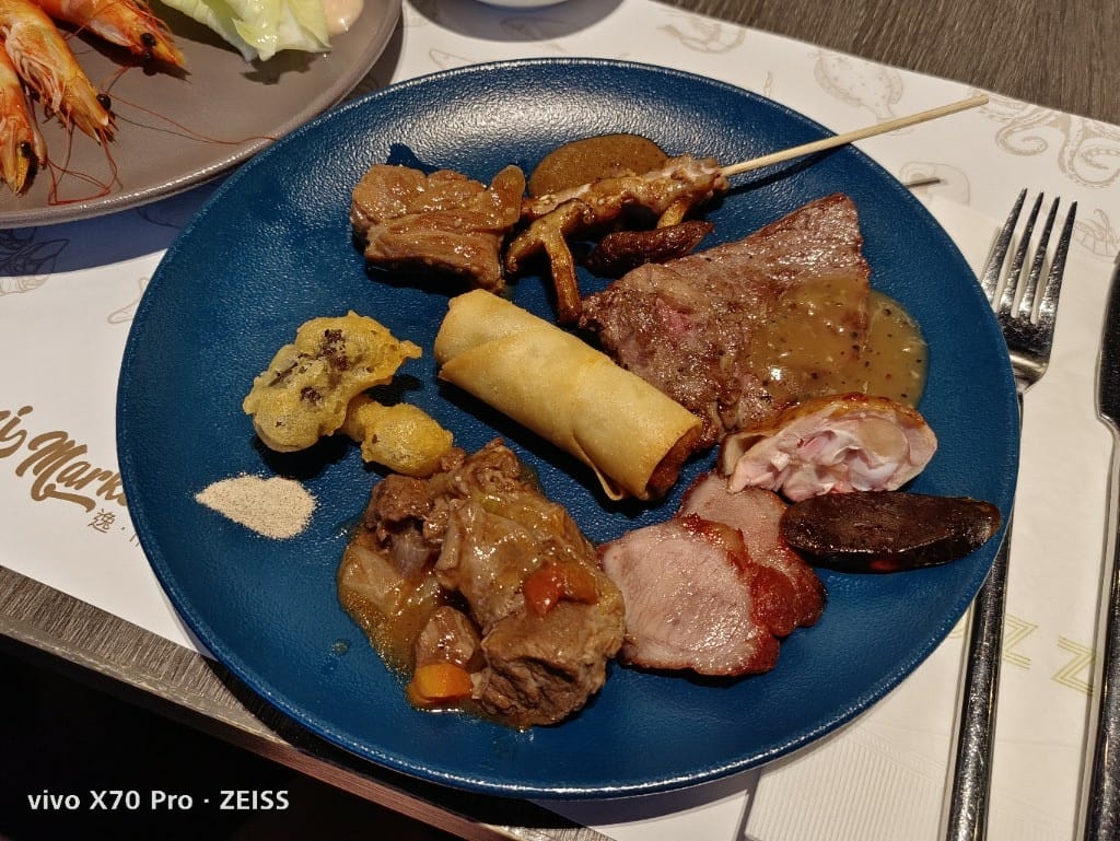 【桃園吃到飽】和逸飯店逸市集午餐，每週二午晚餐買一送一只要$588哦！