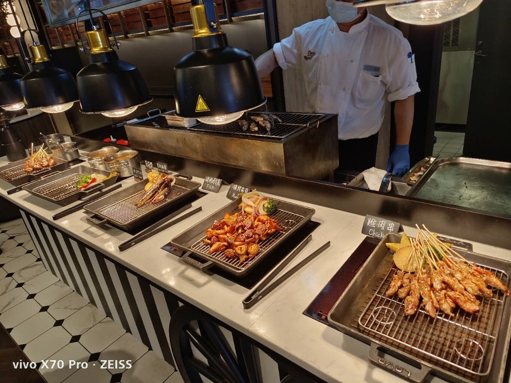 【桃園吃到飽】和逸飯店逸市集午餐，每週二午晚餐買一送一只要$588哦！