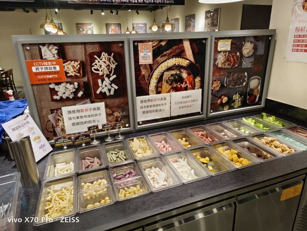 【新莊吃到飽】『 兩餐 』두끼韓國年糕火鍋吃到飽，只要$299
