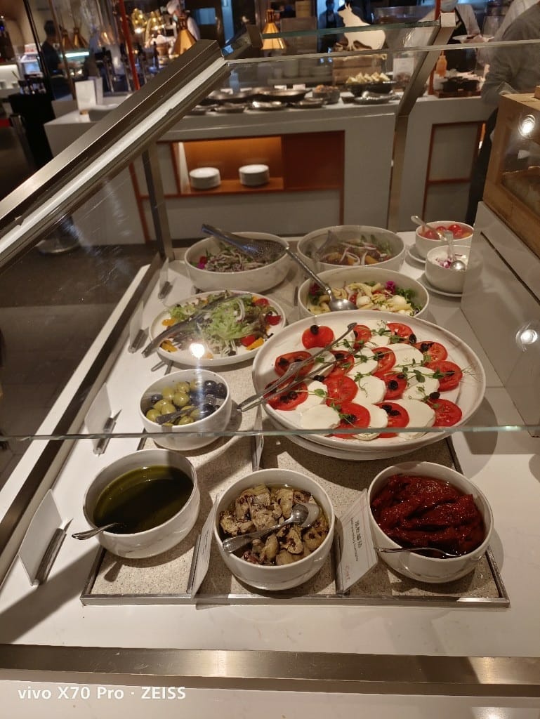 【台北吃到飽】香格里拉遠企CAFE午餐，用買一送一享受和牛美食季❤️