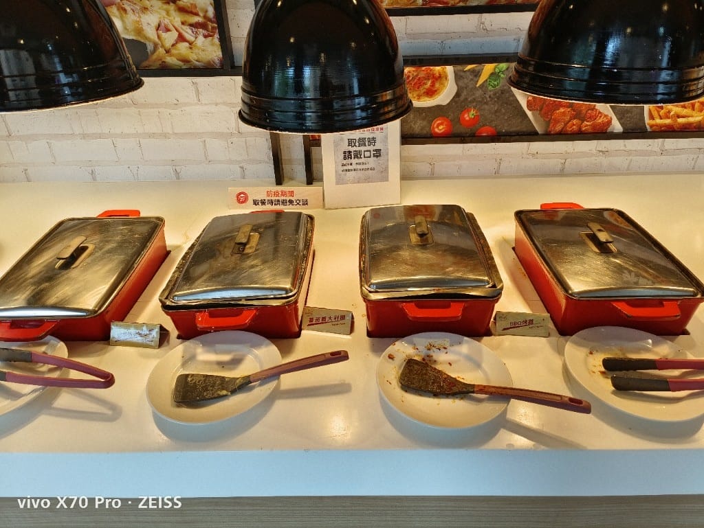 【台北吃到飽】必勝客歡樂吧，久沒吃會想念的烤雞自由囉❤️