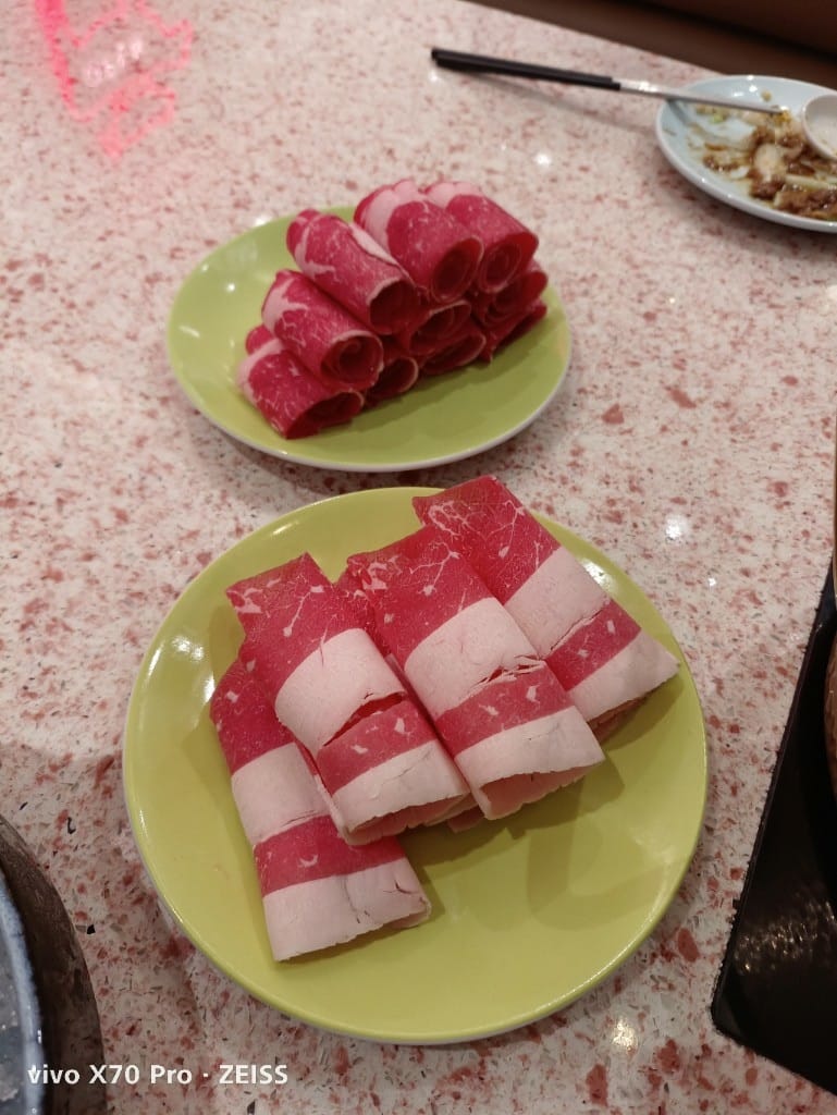 【板橋吃到飽】小福利火鍋會所,來靠臉吃飯一下❤️ - 第30張圖 【板橋吃到飽】小福利火鍋會所,來靠臉吃飯一下❤️