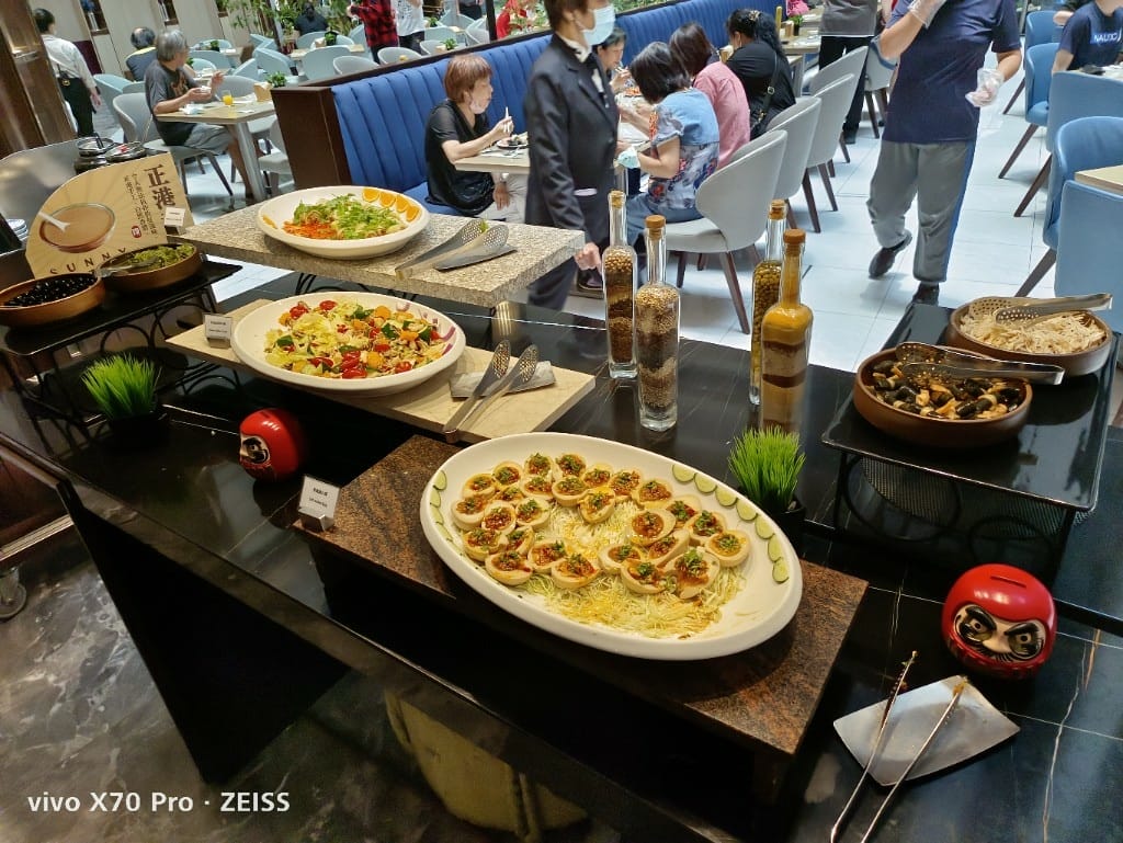 【台北吃到飽】王朝大飯店SunnyBuffet ，下午茶升等午餐，超棒牛排吃的好滿足😍
