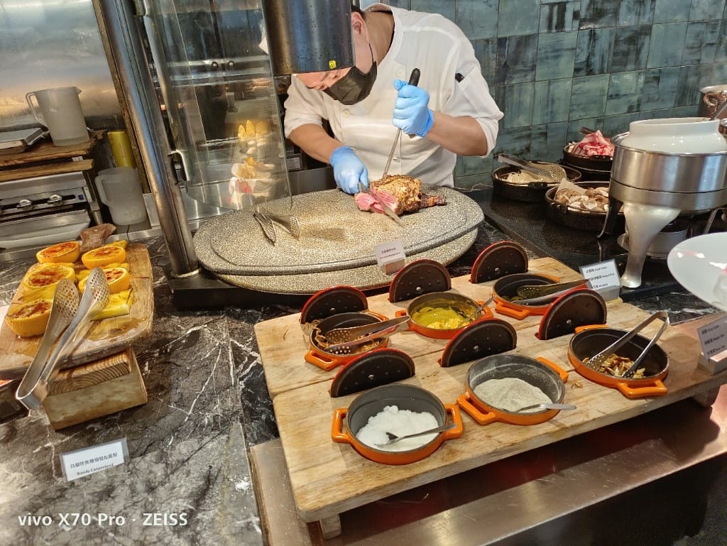 【台北吃到飽】王朝大飯店SunnyBuffet ，下午茶升等午餐，超棒牛排吃的好滿足😍
