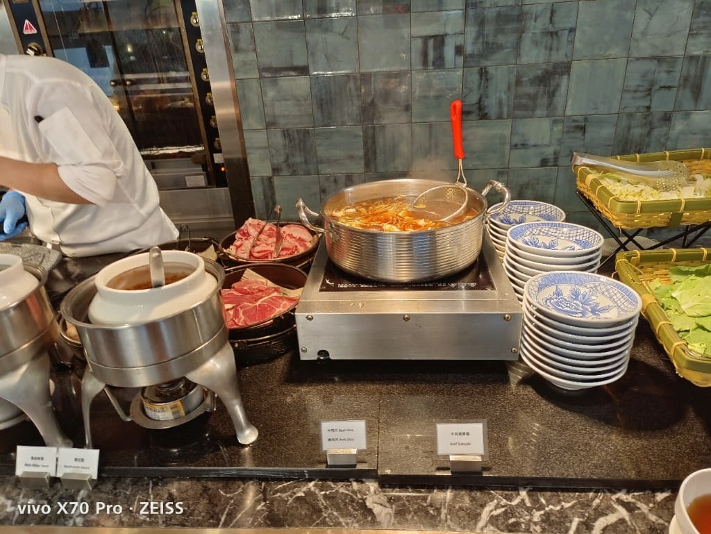 【台北吃到飽】王朝大飯店SunnyBuffet ，下午茶升等午餐，超棒牛排吃的好滿足😍