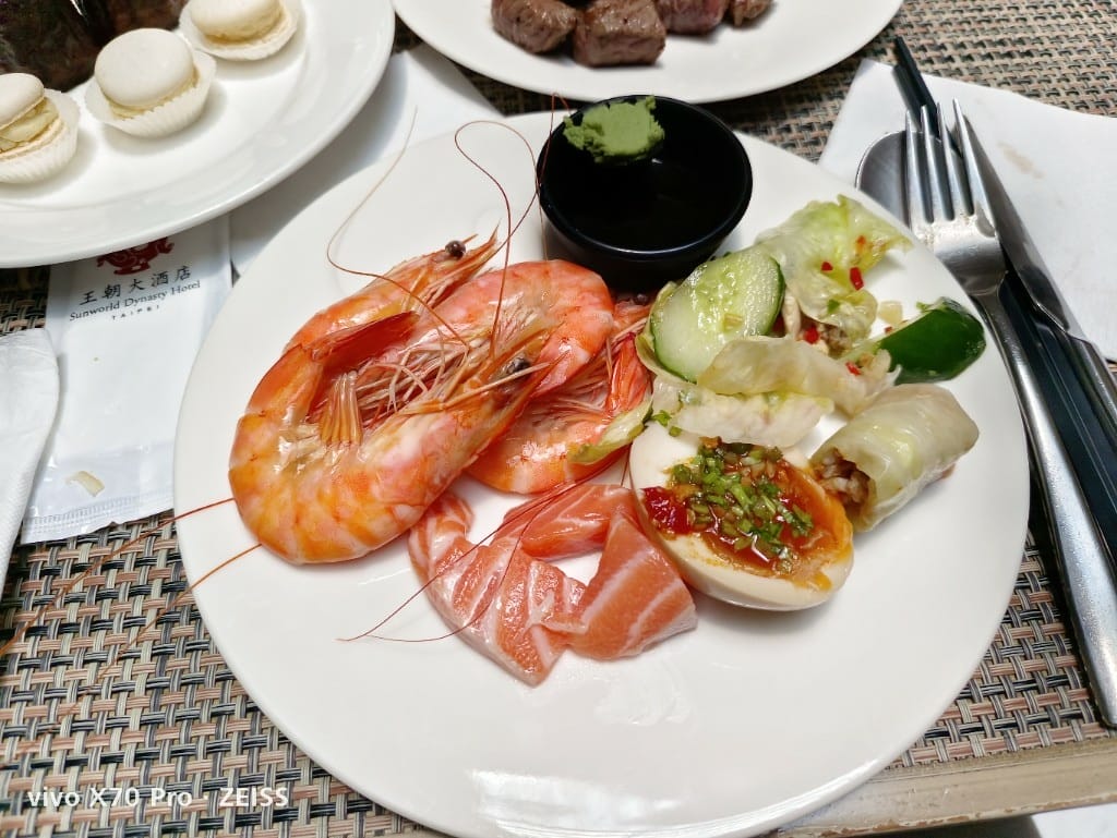 【台北吃到飽】王朝大飯店SunnyBuffet ，下午茶升等午餐，超棒牛排吃的好滿足😍