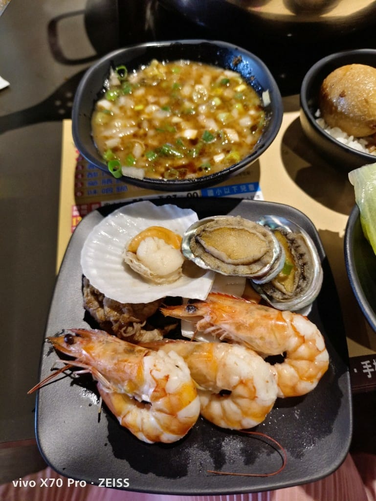 【中和吃到飽】林麻記鴛鴦麻辣鍋，海鮮豐富平日只要$569！