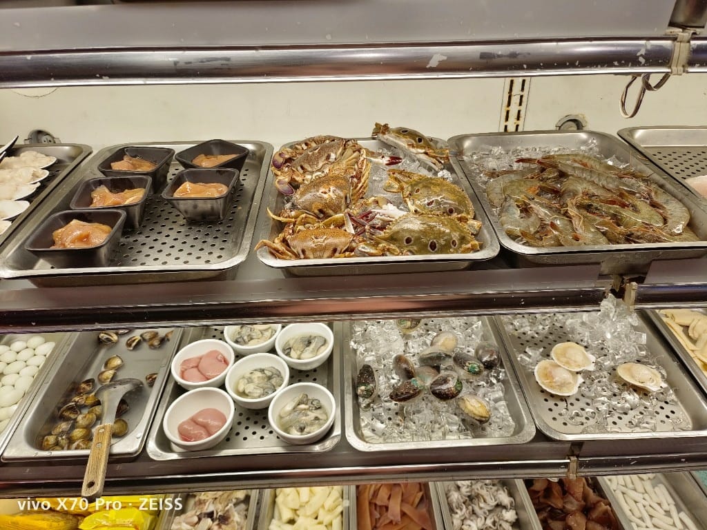 【中和吃到飽】林麻記鴛鴦麻辣鍋，海鮮豐富平日只要$569！
