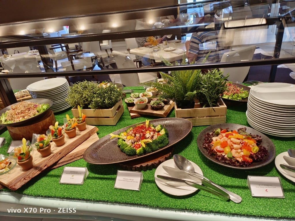 【台北吃到飽】東方文華酒店CAFÉ ，睽違兩年強勢復出，帝王蟹、生蠔、干貝、海膽都自由了❤️