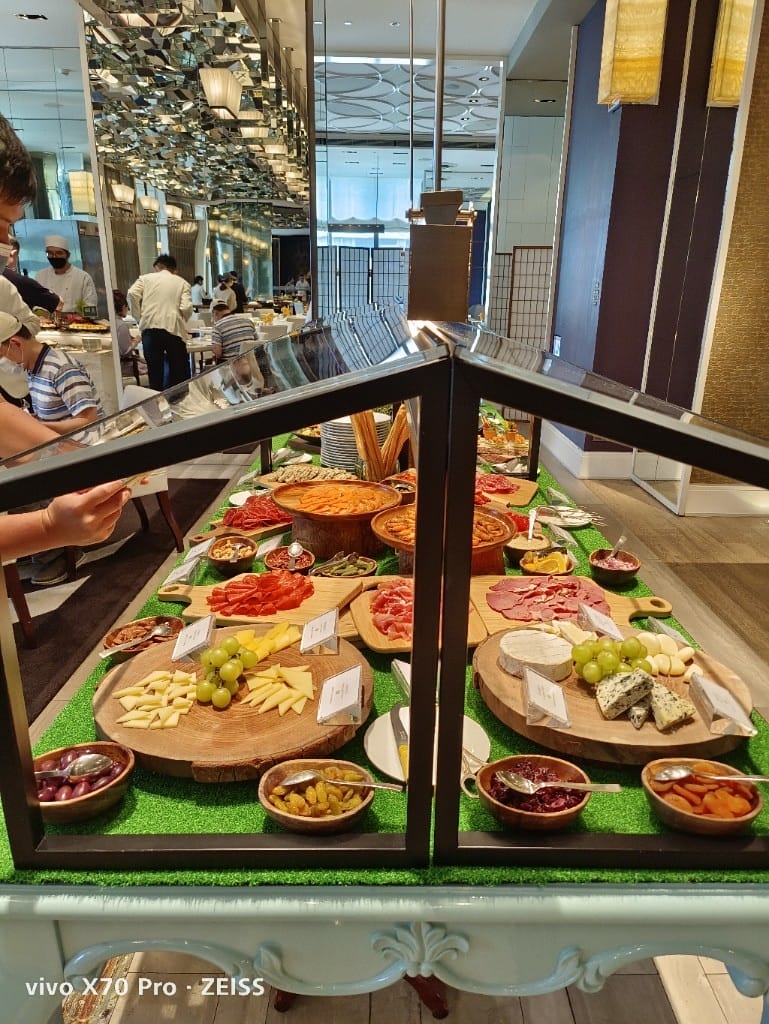 【台北吃到飽】東方文華酒店CAFÉ ，睽違兩年強勢復出，帝王蟹、生蠔、干貝、海膽都自由了❤️