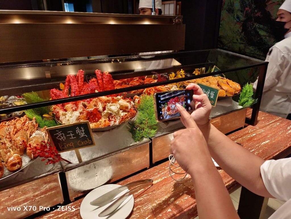 【台北吃到飽】東方文華酒店CAFÉ ，睽違兩年強勢復出，帝王蟹、生蠔、干貝、海膽都自由了❤️