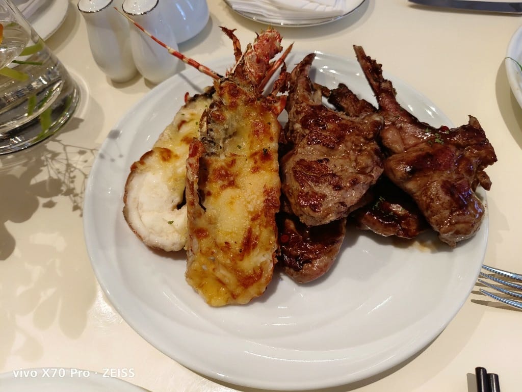 【台北吃到飽】東方文華酒店CAFÉ ，睽違兩年強勢復出，帝王蟹、生蠔、干貝、海膽都自由了❤️