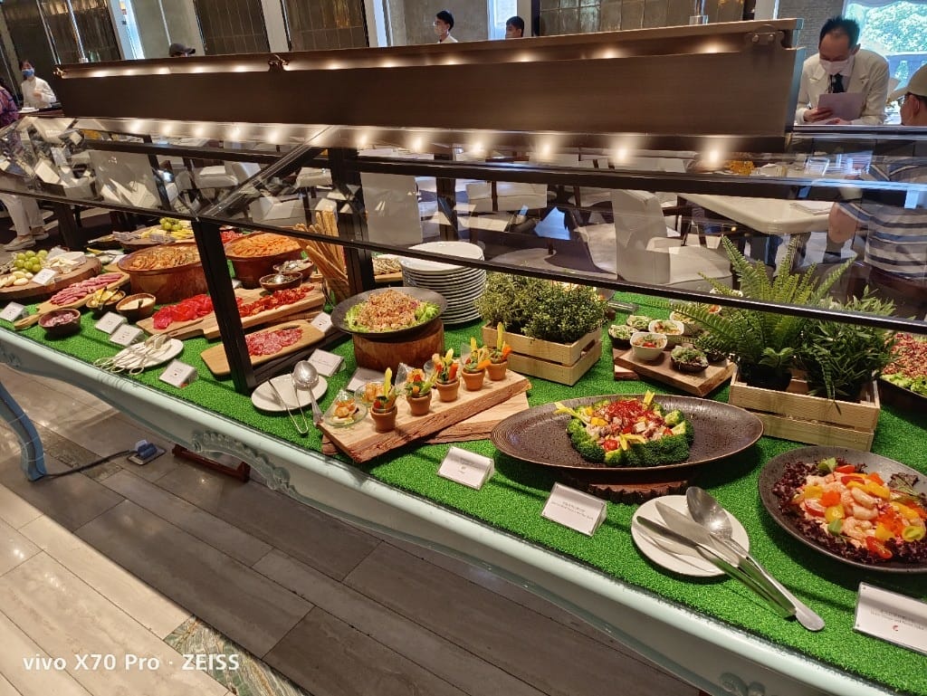 【台北吃到飽】東方文華酒店CAFÉ ，睽違兩年強勢復出，帝王蟹、生蠔、干貝、海膽都自由了❤️