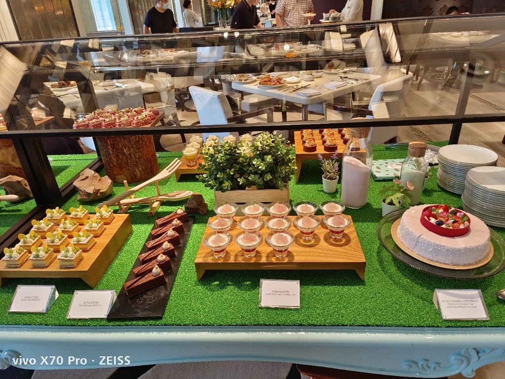 【台北吃到飽】東方文華酒店CAFÉ ，睽違兩年強勢復出，帝王蟹、生蠔、干貝、海膽都自由了❤️