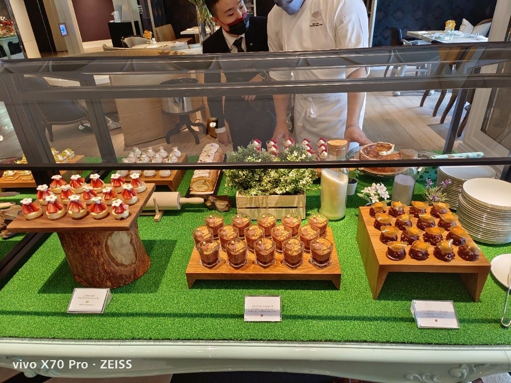 【台北吃到飽】東方文華酒店CAFÉ ，睽違兩年強勢復出，帝王蟹、生蠔、干貝、海膽都自由了❤️
