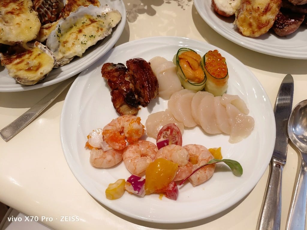 【台北吃到飽】東方文華酒店CAFÉ ，睽違兩年強勢復出，帝王蟹、生蠔、干貝、海膽都自由了❤️