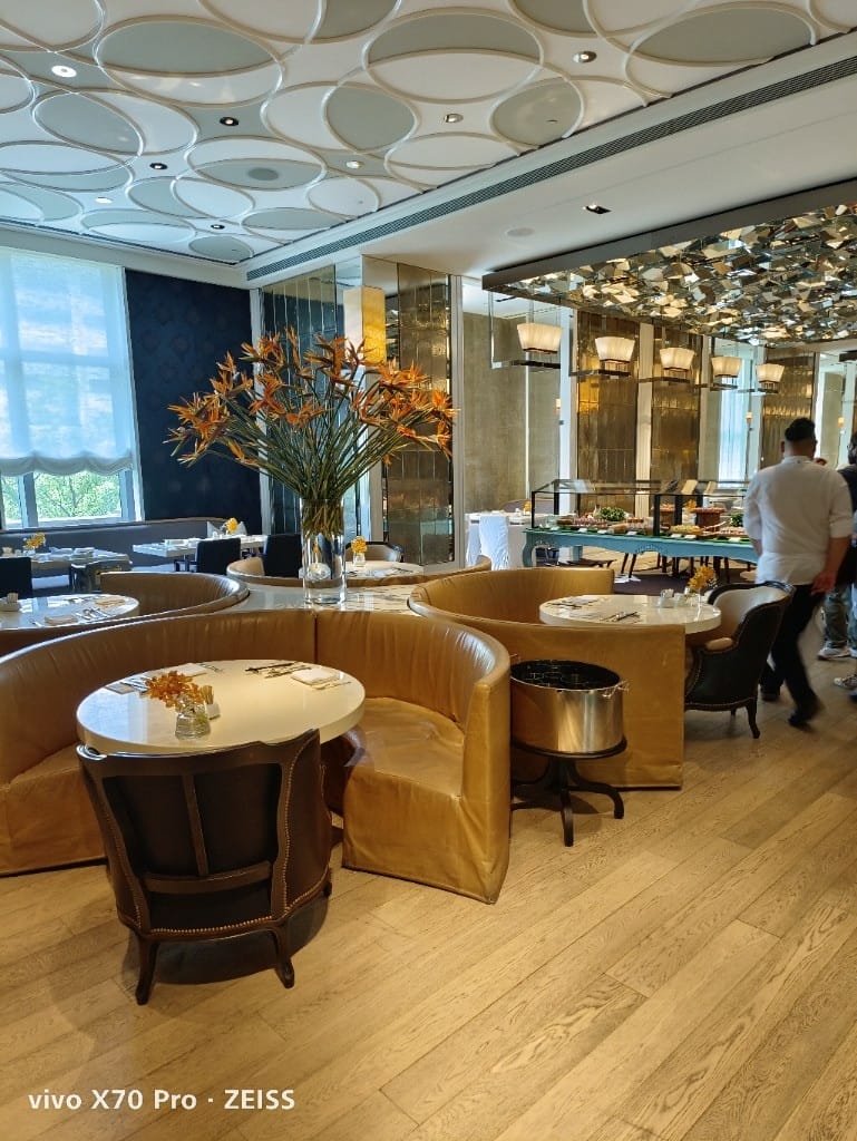 【台北吃到飽】東方文華酒店CAFÉ ，睽違兩年強勢復出，帝王蟹、生蠔、干貝、海膽都自由了❤️
