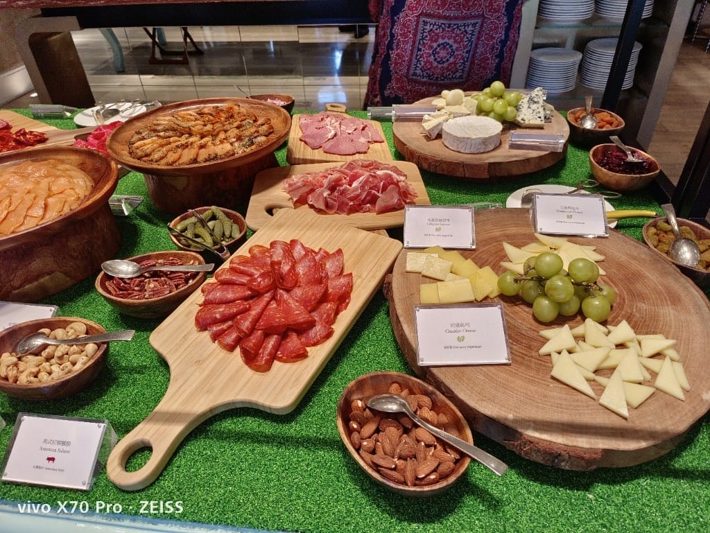 【台北吃到飽】東方文華酒店CAFÉ ，睽違兩年強勢復出，帝王蟹、生蠔、干貝、海膽都自由了❤️