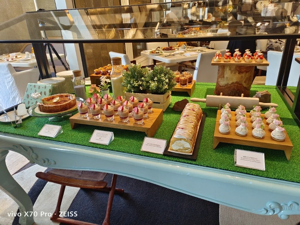 【台北吃到飽】東方文華酒店CAFÉ ，睽違兩年強勢復出，帝王蟹、生蠔、干貝、海膽都自由了❤️