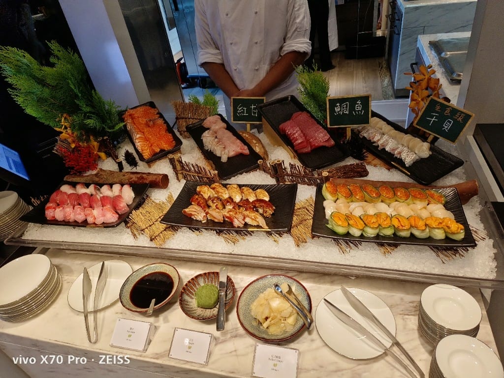 【台北吃到飽】東方文華酒店CAFÉ ，睽違兩年強勢復出，帝王蟹、生蠔、干貝、海膽都自由了❤️