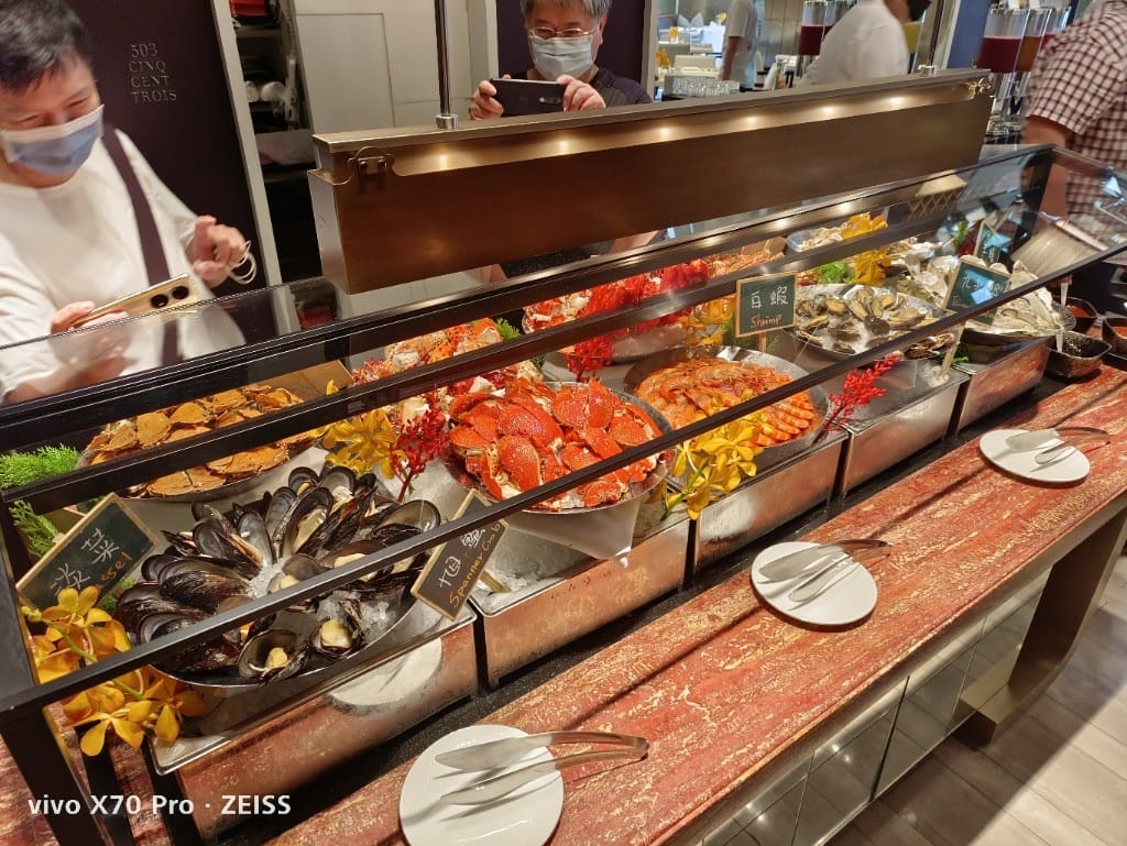 【台北吃到飽】東方文華酒店CAFÉ ，睽違兩年強勢復出，帝王蟹、生蠔、干貝、海膽都自由了❤️