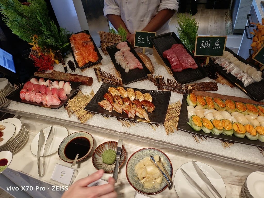 【台北吃到飽】東方文華酒店CAFÉ ，睽違兩年強勢復出，帝王蟹、生蠔、干貝、海膽都自由了❤️