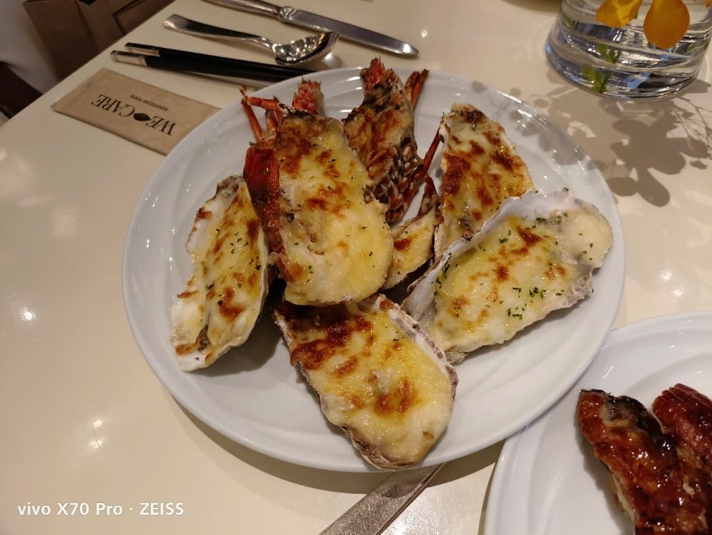 【台北吃到飽】東方文華酒店CAFÉ ，睽違兩年強勢復出，帝王蟹、生蠔、干貝、海膽都自由了❤️