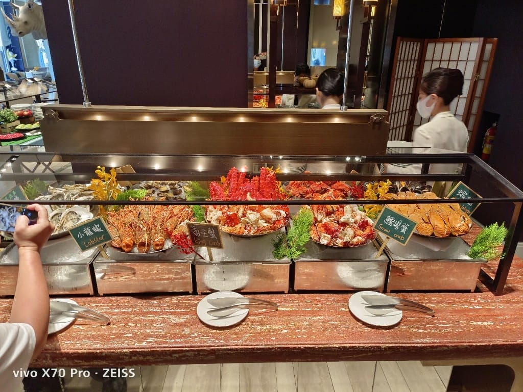 【台北吃到飽】東方文華酒店CAFÉ ，睽違兩年強勢復出，帝王蟹、生蠔、干貝、海膽都自由了❤️