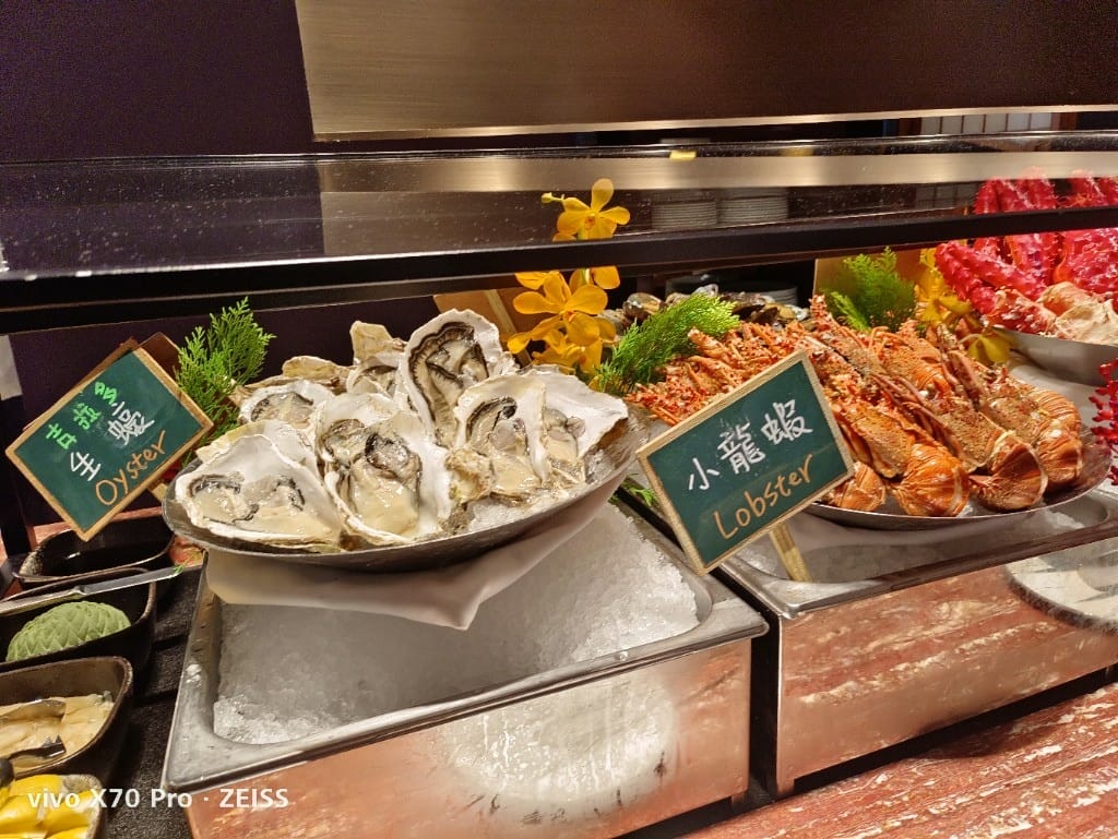 【台北吃到飽】東方文華酒店CAFÉ ，睽違兩年強勢復出，帝王蟹、生蠔、干貝、海膽都自由了❤️