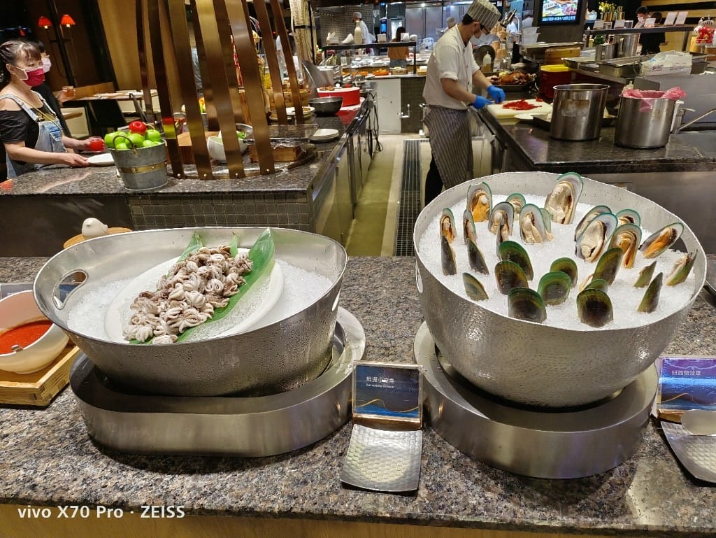 【板橋吃到飽】饗食天堂板橋店，平日午餐有澎湖烤牡蠣自由，哈根達斯回來了❤️