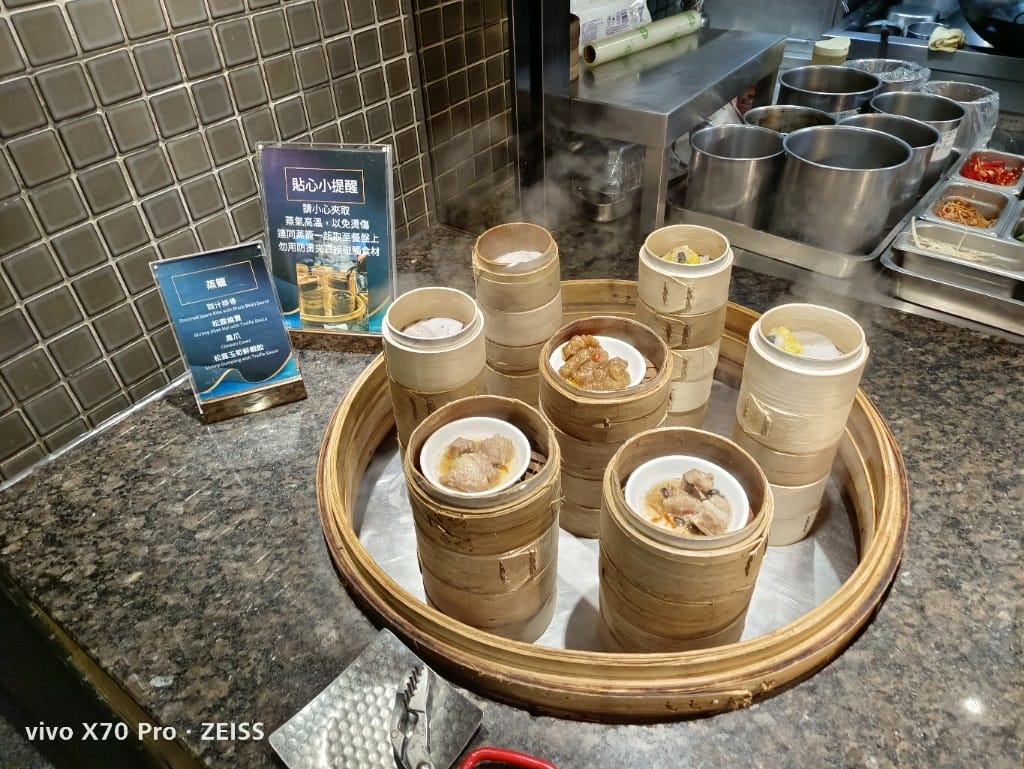 【板橋吃到飽】饗食天堂板橋店，平日午餐有澎湖烤牡蠣自由，哈根達斯回來了❤️