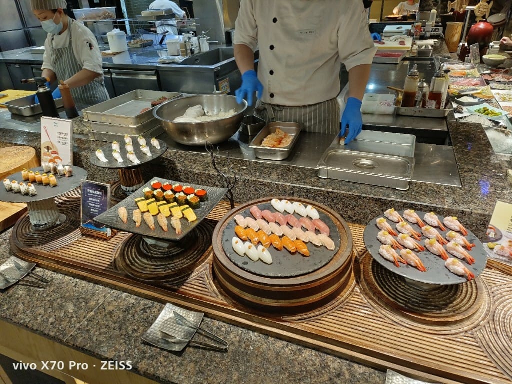 【板橋吃到飽】饗食天堂板橋店，平日午餐有澎湖烤牡蠣自由，哈根達斯回來了❤️