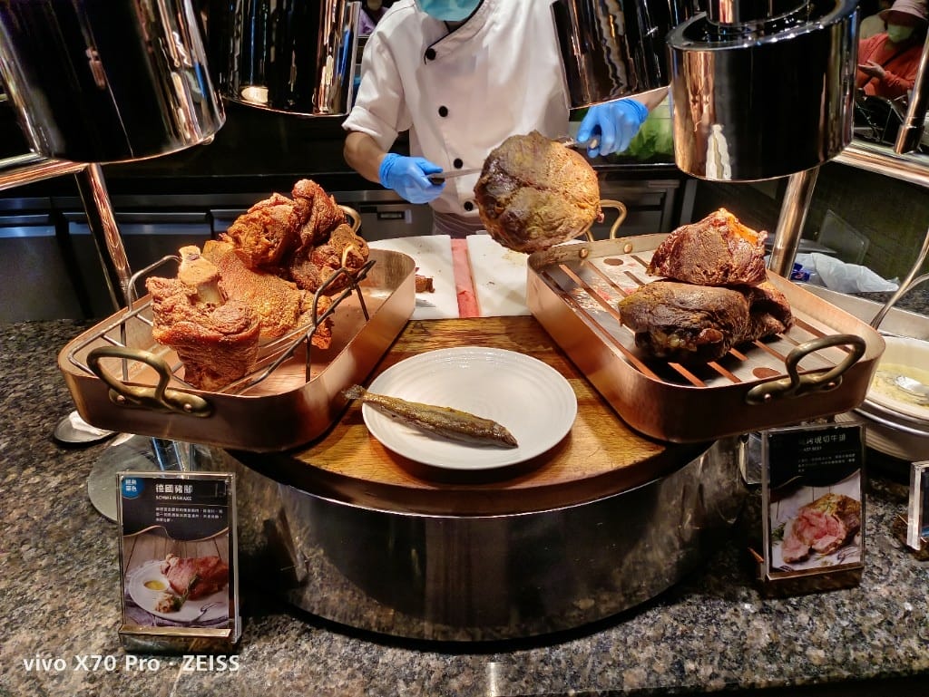 【板橋吃到飽】饗食天堂板橋店，平日午餐有澎湖烤牡蠣自由，哈根達斯回來了❤️