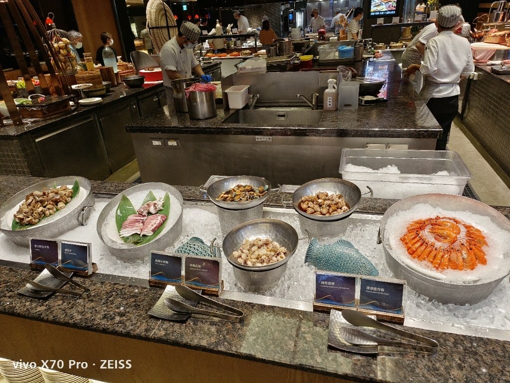 【板橋吃到飽】饗食天堂板橋店，平日午餐有澎湖烤牡蠣自由，哈根達斯回來了❤️