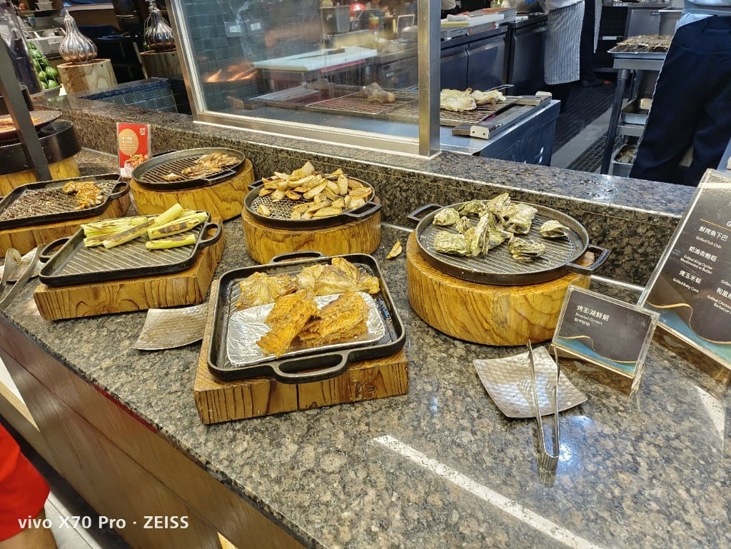 【板橋吃到飽】饗食天堂板橋店，平日午餐有澎湖烤牡蠣自由，哈根達斯回來了❤️
