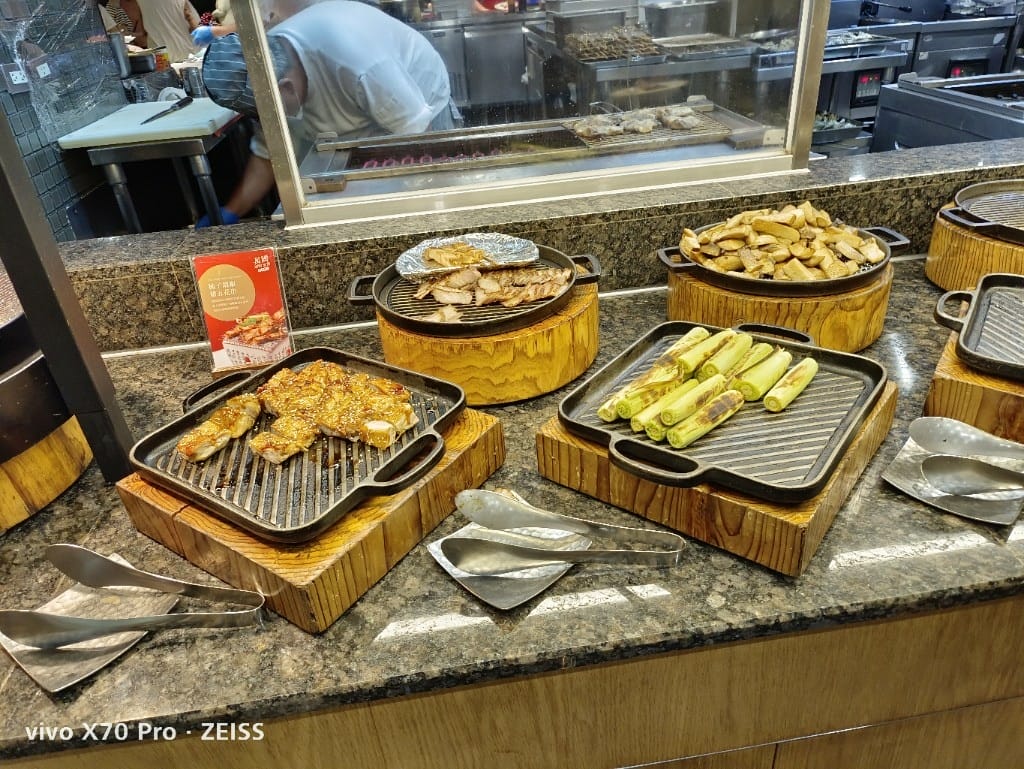 【板橋吃到飽】饗食天堂板橋店，平日午餐有澎湖烤牡蠣自由，哈根達斯回來了❤️