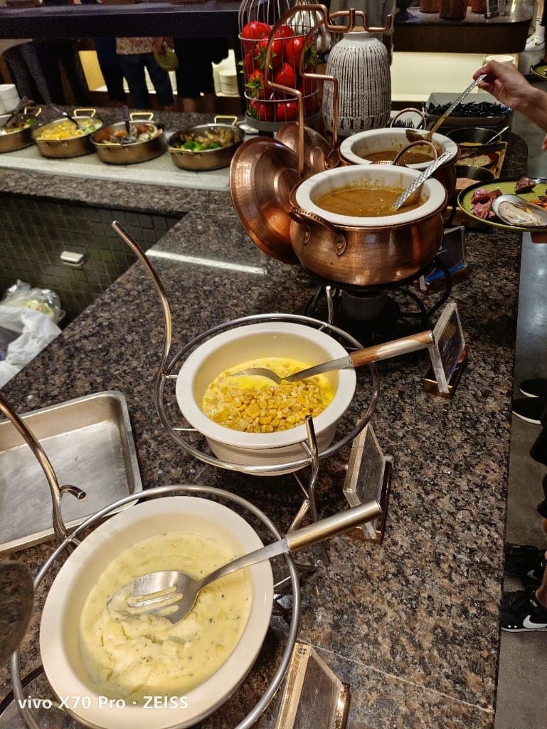 【板橋吃到飽】饗食天堂板橋店，平日午餐有澎湖烤牡蠣自由，哈根達斯回來了❤️