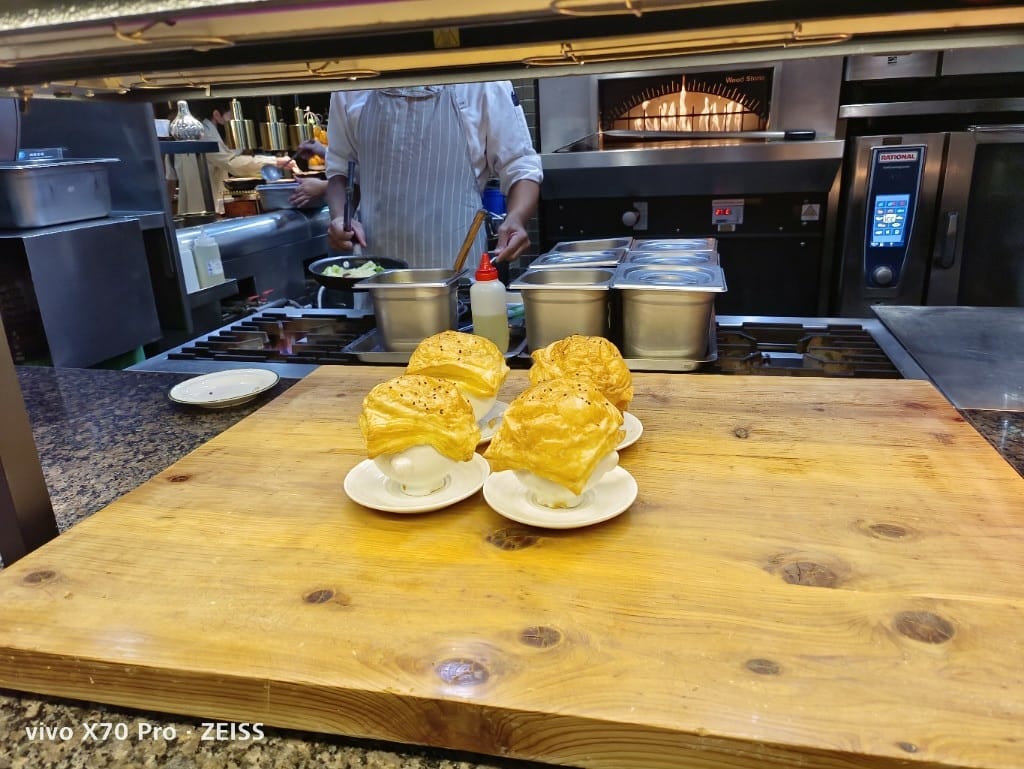 【板橋吃到飽】饗食天堂板橋店，平日午餐有澎湖烤牡蠣自由，哈根達斯回來了❤️